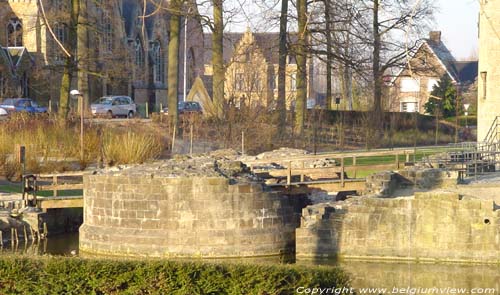 Runes de chteau-fort HERZELE / BELGIQUE 