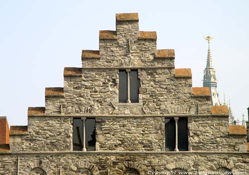 Korenstapelhuis of 'de Spijker' GENT / BELGI Volgens sommige bronnen is dit de oudste trapgevel van België.