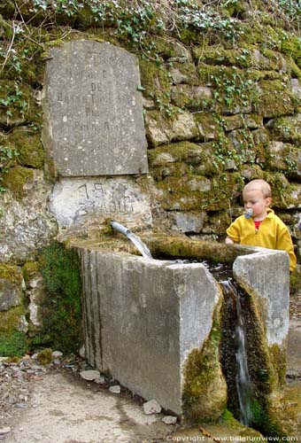 Kapel van Bonne Fontaine VODELE in DOISCHE / BELGI De bron van Bonne Fontaine