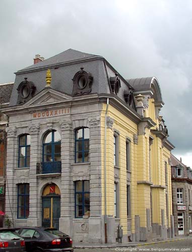 Gemeentehuis CHIMAY / BELGI 