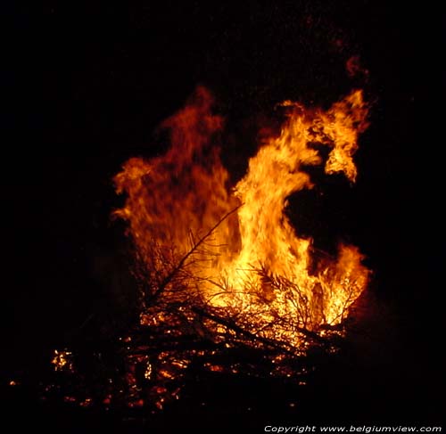 Fort IV MORTSEL foto Kerstboomverbranding