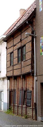 Vieille maison avec pan de bois SINT-TRUIDEN  SAINT-TROND / BELGIQUE 