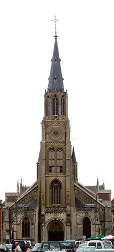 Onze-Lieve-Vrouwekerk SINT-TRUIDEN / BELGI Neogotische westertoren voor gotische kerk.