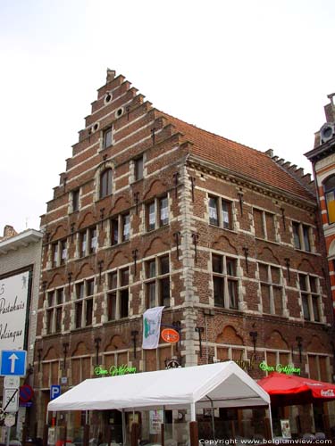 Cornerhouse with stepped gable TIENEN picture 