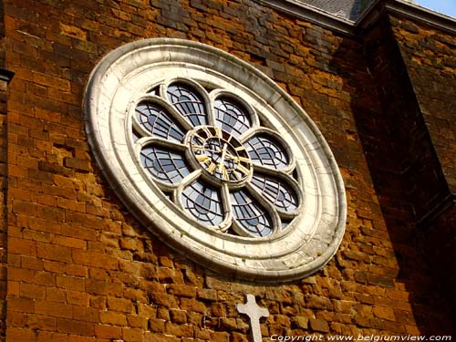 Onze-Lieve-Vrouwekerk DIEST foto Roosvenster met maaswerk