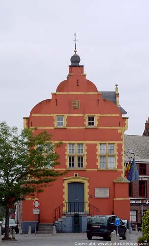 Voormalig stadhuis PEER foto 