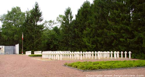 Cimetire Militaire  des soldats de Pologne LOMMEL / BELGIQUE 