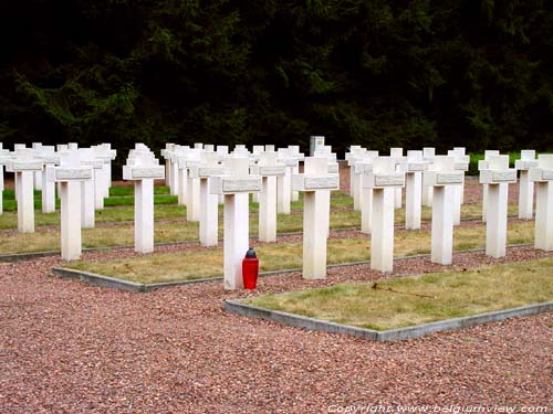 Cimetire Militaire  des soldats de Pologne LOMMEL / BELGIQUE 