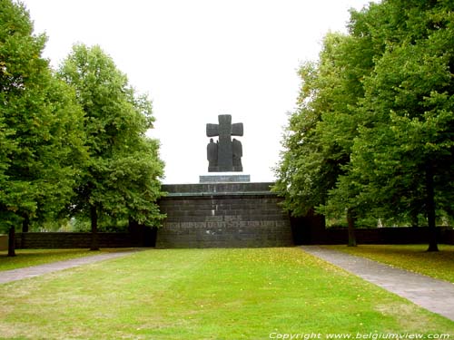 Cimetire Allemand Militaire LOMMEL / BELGIQUE 