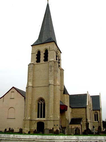 Sint-Jan Onthoofdingskerk (Schellebelle) WICHELEN / BELGIË De toren werd opgetrokken in Lediaanse zandsteen.