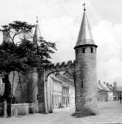 Porte Ouest LO-RENINGE / BELGIQUE 