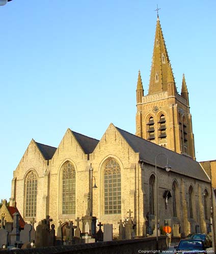 Sint-Pietersabdijkerk LO-RENINGE / BELGI Overzicht van de gotische hallenkerk.