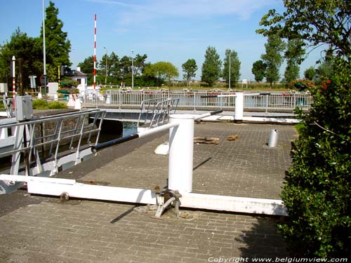 Plassendale sluice OOSTENDE picture 