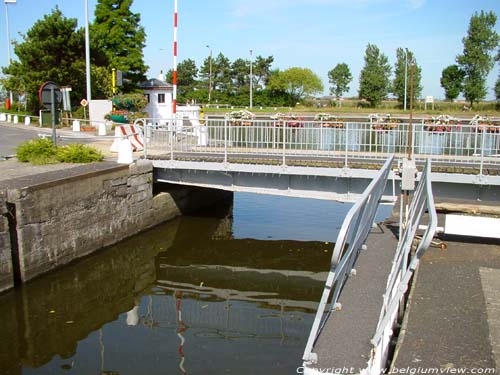 Plassendale sluice OOSTENDE / BELGIUM 