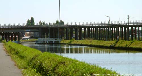 Pont A10 OUDENBURG / BELGIQUE 