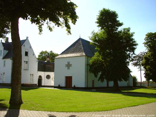 Sint-Godelieveabdij Ten Putte GISTEL foto Binnenplein van de klooster Benediktijnen ter ere van Sint-Godelieve.