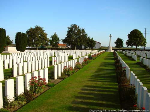 Cement House Military Cemetery LANGEMARK-POELKAPELLE / LANGEMARK - POELKAPELLE photo