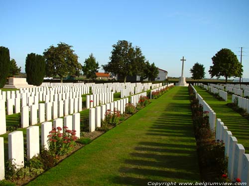 Cementen Huis Brits Militair Kerkhof Langemark LANGEMARK-POELKAPELLE / LANGEMARK - POELKAPELLE foto 