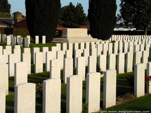 Cement House Military Cemetery LANGEMARK-POELKAPELLE / LANGEMARK - POELKAPELLE photo 