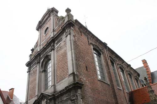 Kerk van het voormalige Onze-Lieve-Vrouwziekenhuis GERAARDSBERGEN foto voorgevel in Lodewijk de 15e stijl