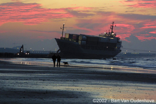 Bteau sur la plage BLANKENBERGE / BELGIQUE 