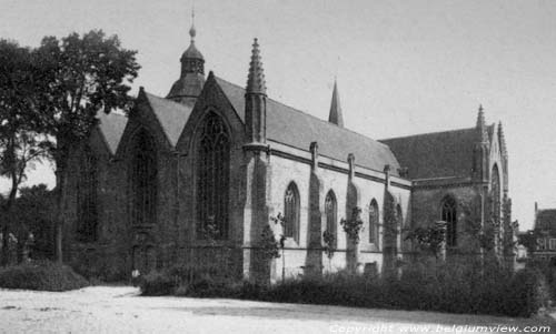 Puin van kerk met kerkhof NIEUWPOORT foto 