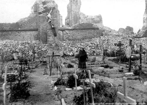 Debris of church with churchyard NIEUWPOORT picture 