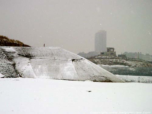 Dunes en sea under snow OOSTENDE / BELGIUM 