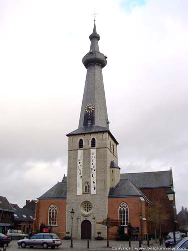 Onze-Lieve-Vrouwekerk Oelegem RANST / BELGI 