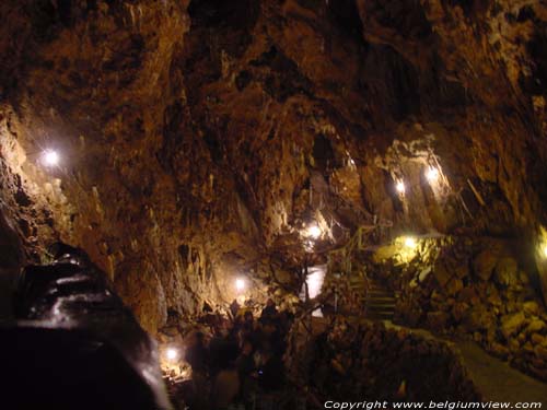 Grotte la Merveilleuse - De schitterende grot DINANT / BELGI 