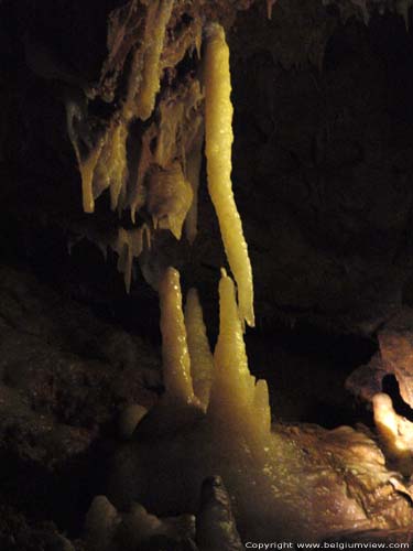 Grotte la Merveilleuse - De schitterende grot DINANT / BELGI 