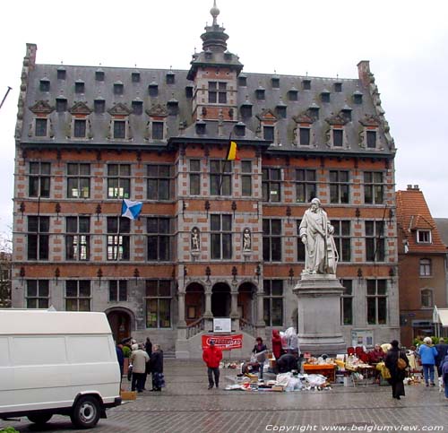 Stadhuis HALLE foto 