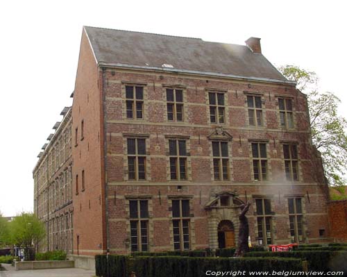 Stedelijke Muziekacademie - Oud Jezuitencollege HALLE / BELGIË 