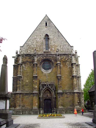 Onze-Lieve-Vrouwekapel LAKEN / BRUSSEL foto Gevel met portaal, die het koor van de vroegere kerk afsluit.