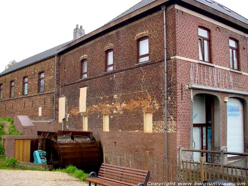 Oude Molen / Molen van 't Centrum OVERIJSE / BELGI Overzicht met het brede bovenslagrad