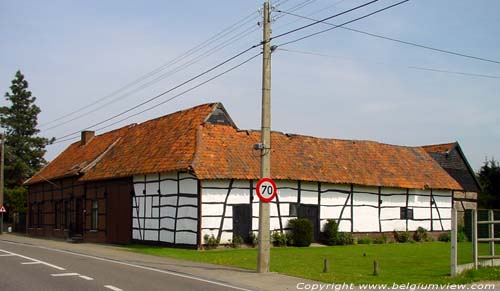 Hoeve met vakwerk WELLEN / BELGI 