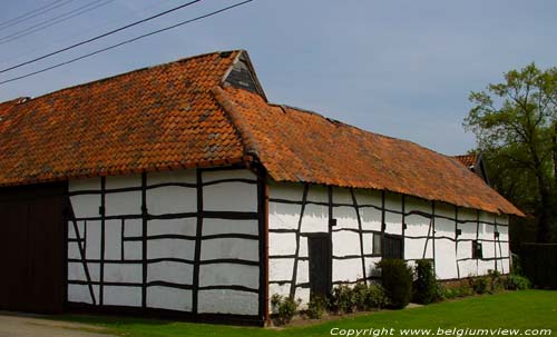 Hoeve met vakwerk WELLEN / BELGI 