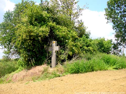 Betonnen kruis JODOIGNE / GELDENAKEN foto 