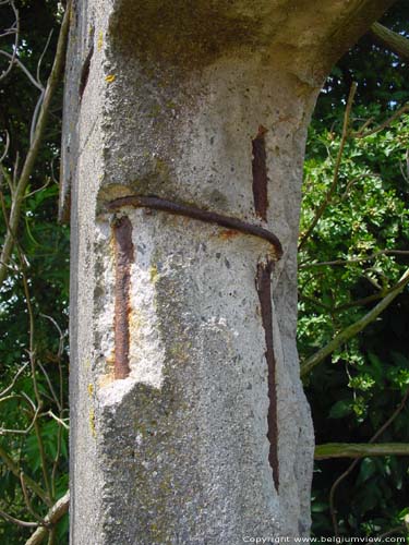 Croix en bton JODOIGNE / BELGIQUE 