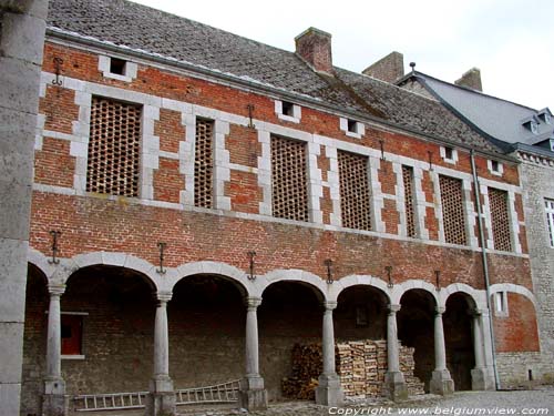 Kasteelhoeve van Oultremont (Warnant-Dreye) VILLERS-LE-BOUILLET / BELGI 