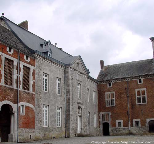 Kasteelhoeve van Oultremont (Warnant-Dreye) VILLERS-LE-BOUILLET / BELGI 