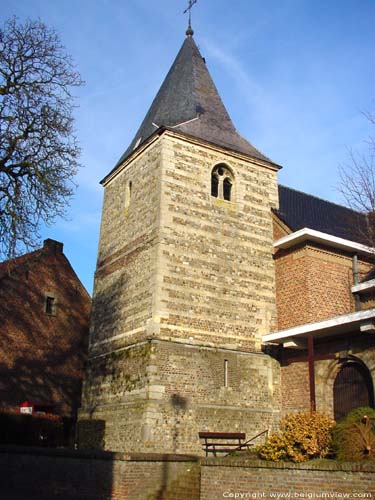 Sint-Gertrudiskerk (te Piringen) TONGEREN / BELGI Vroeggotische westertoren.