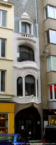 Smal Art Nouveau Huis OOSTENDE / BELGI 