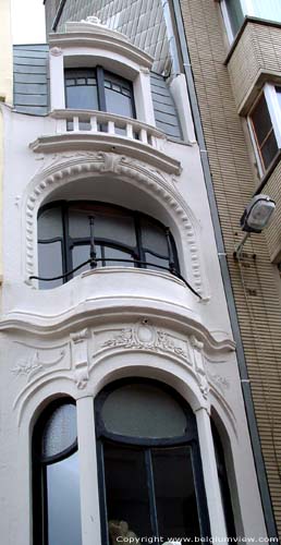 Smal Art Nouveau Huis OOSTENDE / BELGI 