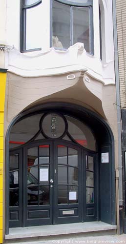 Smal Art Nouveau Huis OOSTENDE / BELGI 