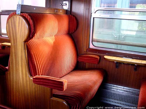 Spoorwegmuseum MALDEGEM foto Oude eersteklasse rijtuig