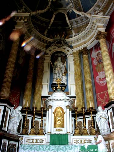 Sint-Adrianuskerk (te Adegem) ADEGEM / MALDEGEM foto Hoofdaltaar door Karel Bruggeman (foto door Jean-Pierre Pottelancie)