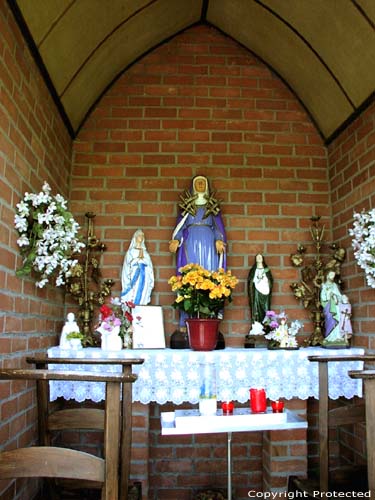 Our Lady-of-the-seven-Pains chapel (in Doomkerke) RUISELEDE picture Picture by Jean-Pierre Pottelancie (thanks!)