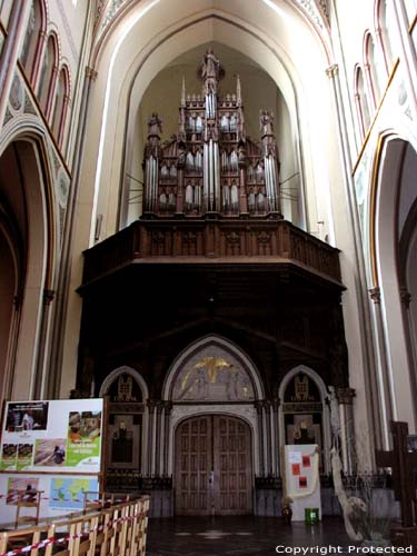 Eglise Saint-Vincen,t EEKLO / BELGIQUE Photo par Jean-Pierre Pottelancie (merci!)