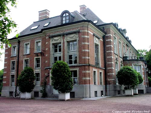 Hansbeke Castle (in Hansbeke) NEVELE / BELGIUM Picture by Jean-Pierre Pottelancie (thanks!)